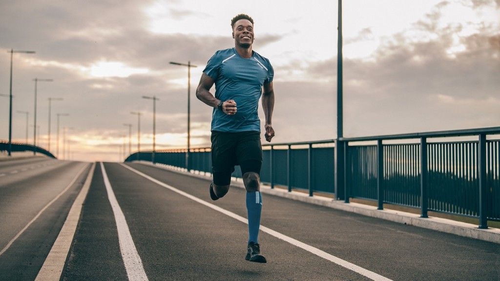 Benefits of wearing compression socks for runners, cross-fitters, skiers or  fitness enthusiasts - Comfort Clinic